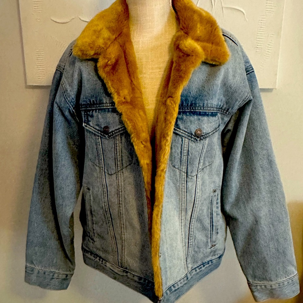 Levi’s Denim Jacket with Faux Fur Lining nwot